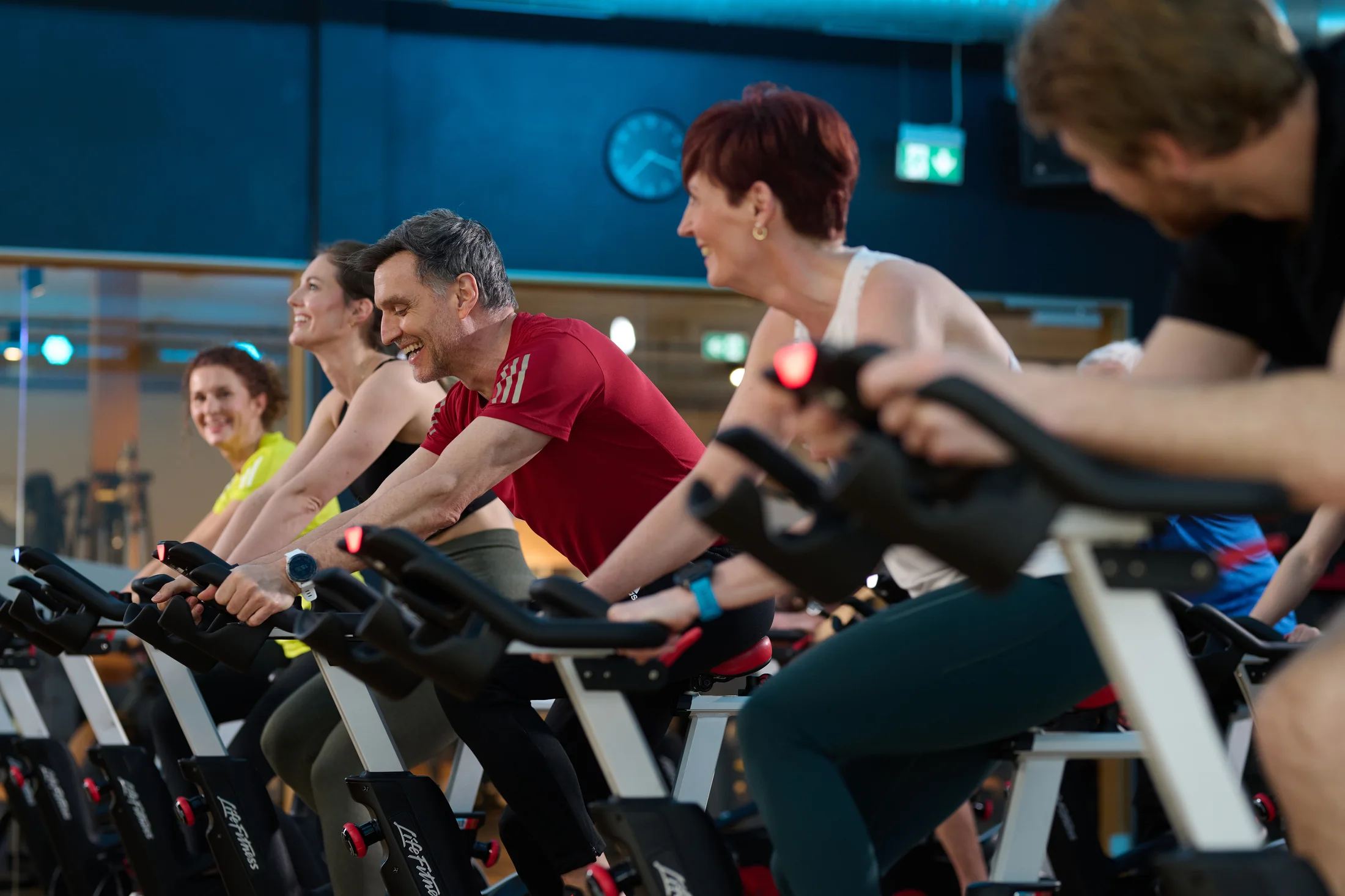Motivierendes Herz-Kreislauf-Training bei INJOY