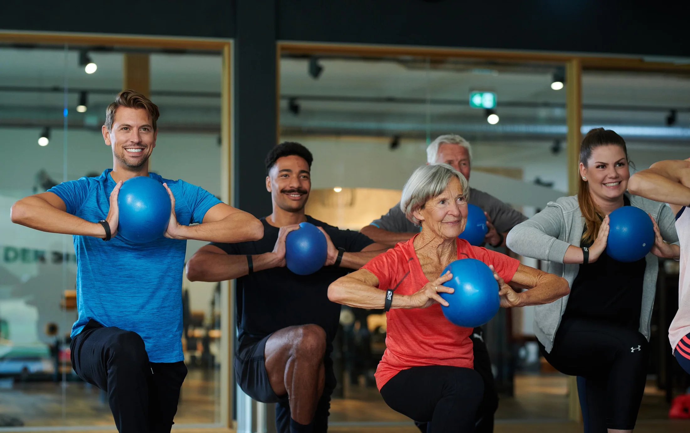 Kontrolliertes Bewegungstraining in der Gruppe bei INJOY